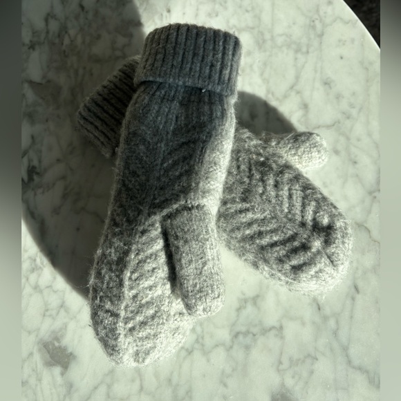 Cozy Gray Knit Mittens - Picture 2 of 3